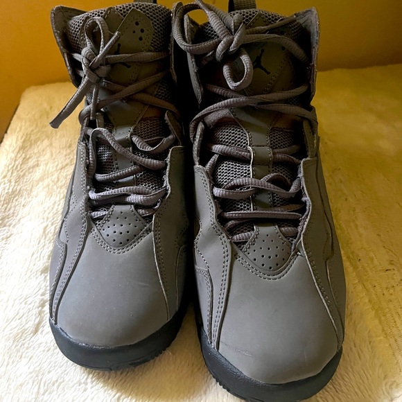 Grey Jordan Tru Flights - Picture 2 of 6